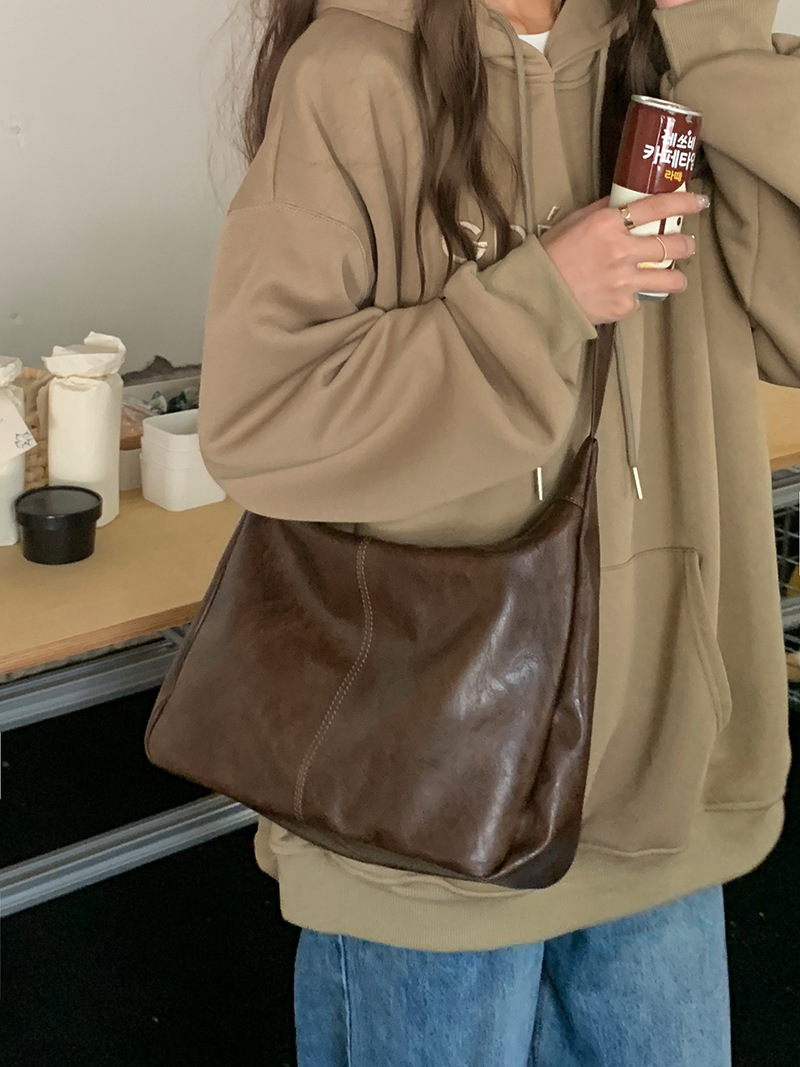 Women Bags 2026 Trends - Tas Tote Vintage Maillard Musim Gugur